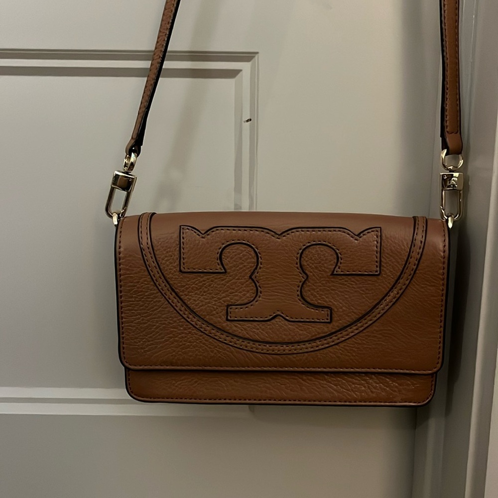Excellent condition Tory Burch crossbody flap bag